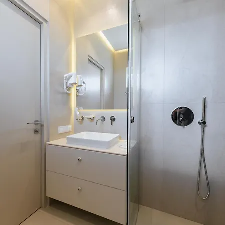 דירה мм Group *